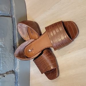 BOC Born womens brown slip on flats size 7 M